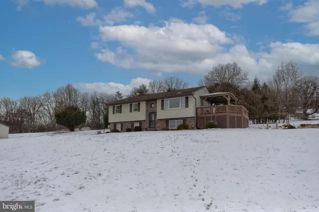 $415,000 | 121 Mimosa Lane, Leesport, PA 19533