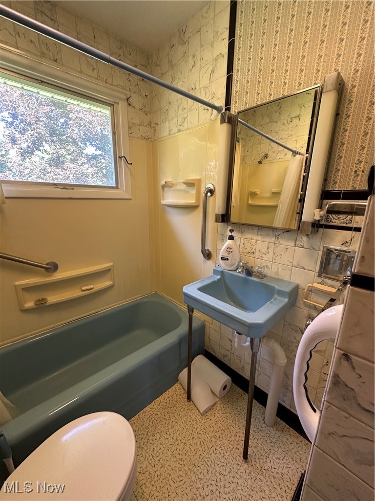 5655 Middle Ridge Road Madison, OH 44057 - Photo 18 of 37 Bathroom with bathing tub / shower combination and toilet