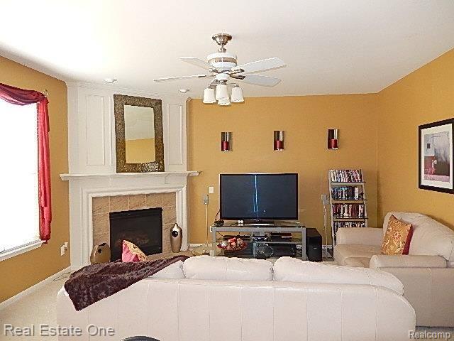 49595 Great Falls Road Canton, MI 48188 - Photo 13 of 15 FAM RM I - Copy (2) - Copy.jpg