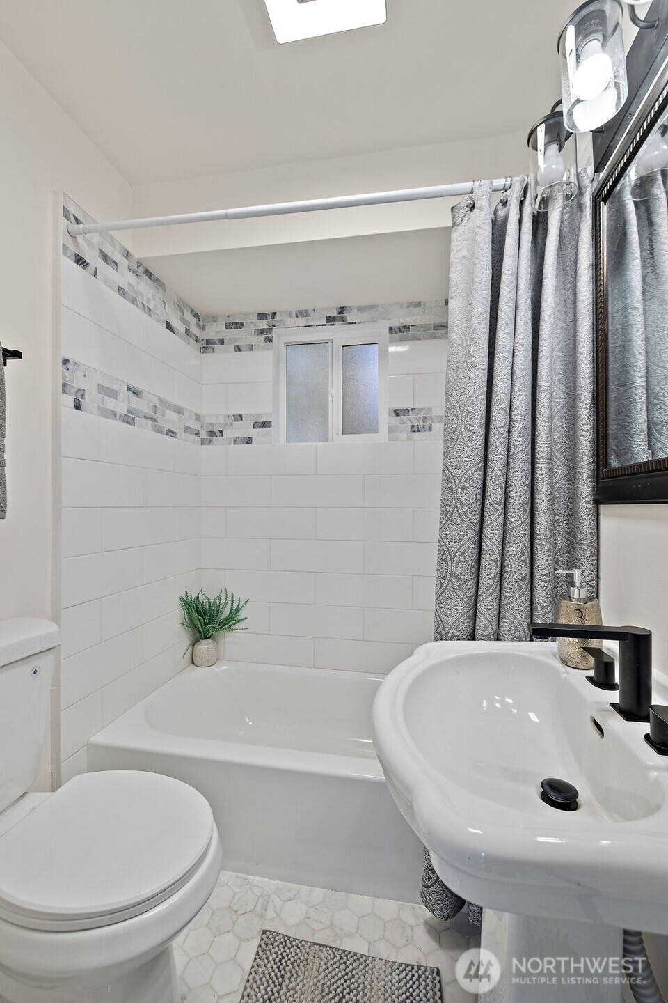 2311 North 88th Street Seattle, WA 98103 - Photo 11 of 23