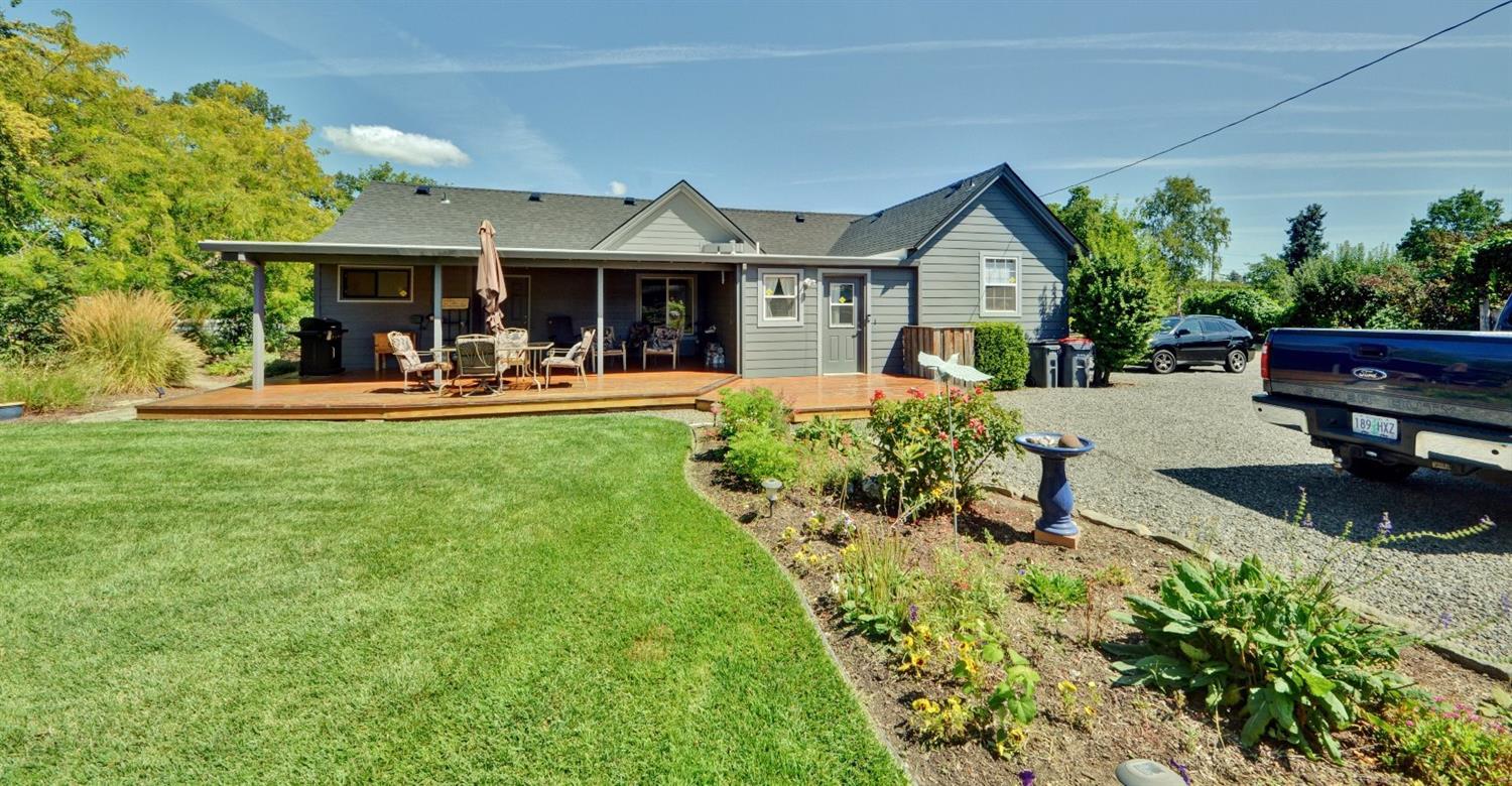 3523 Grant Road Central Point, OR 97502 - Photo 19 of 35 Additional Photo