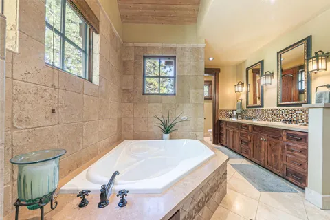 $3,700,000 | 8250 Lahontan Drive, Truckee, CA 96161