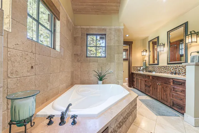 $3,550,000 | 8250 Lahontan Drive, Truckee, CA 96161