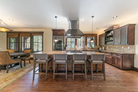 $3,700,000 | 8250 Lahontan Drive, Truckee, CA 96161