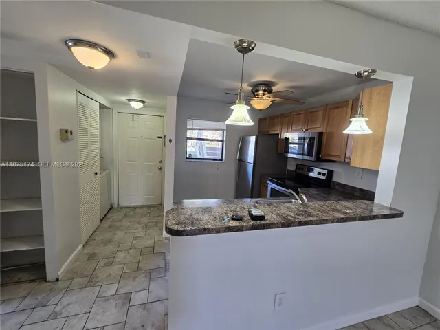 $2,150 | 10600 Northwest 10th Street, Unit 106, Pembroke Pines, FL 33026