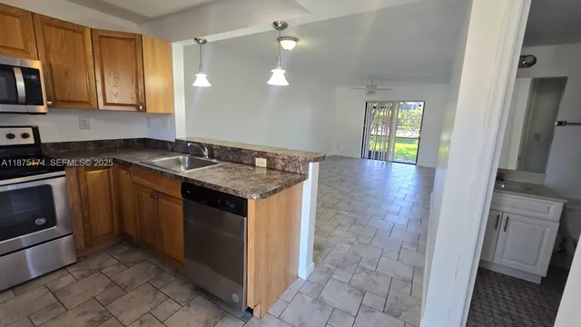 $2,150 | 10600 Northwest 10th Street, Unit 106, Pembroke Pines, FL 33026