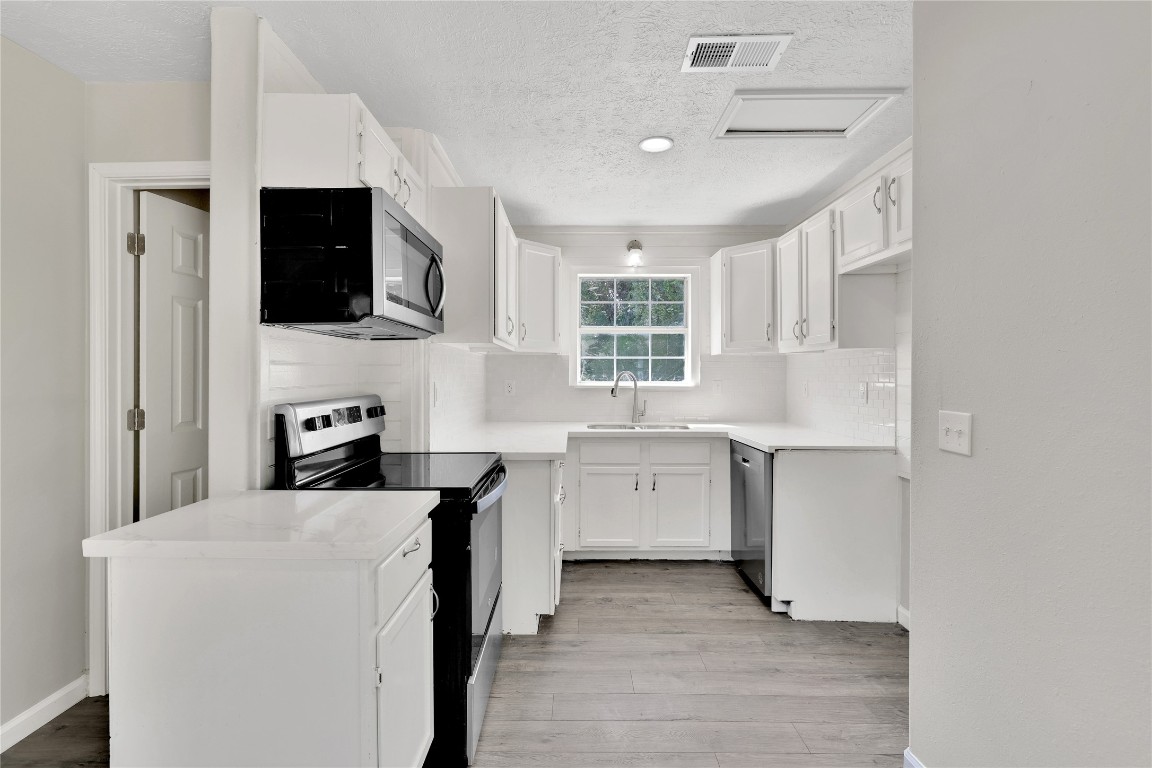 31 Montego Way Point Blank, TX 77364 - Photo 7 of 23 Kitchen