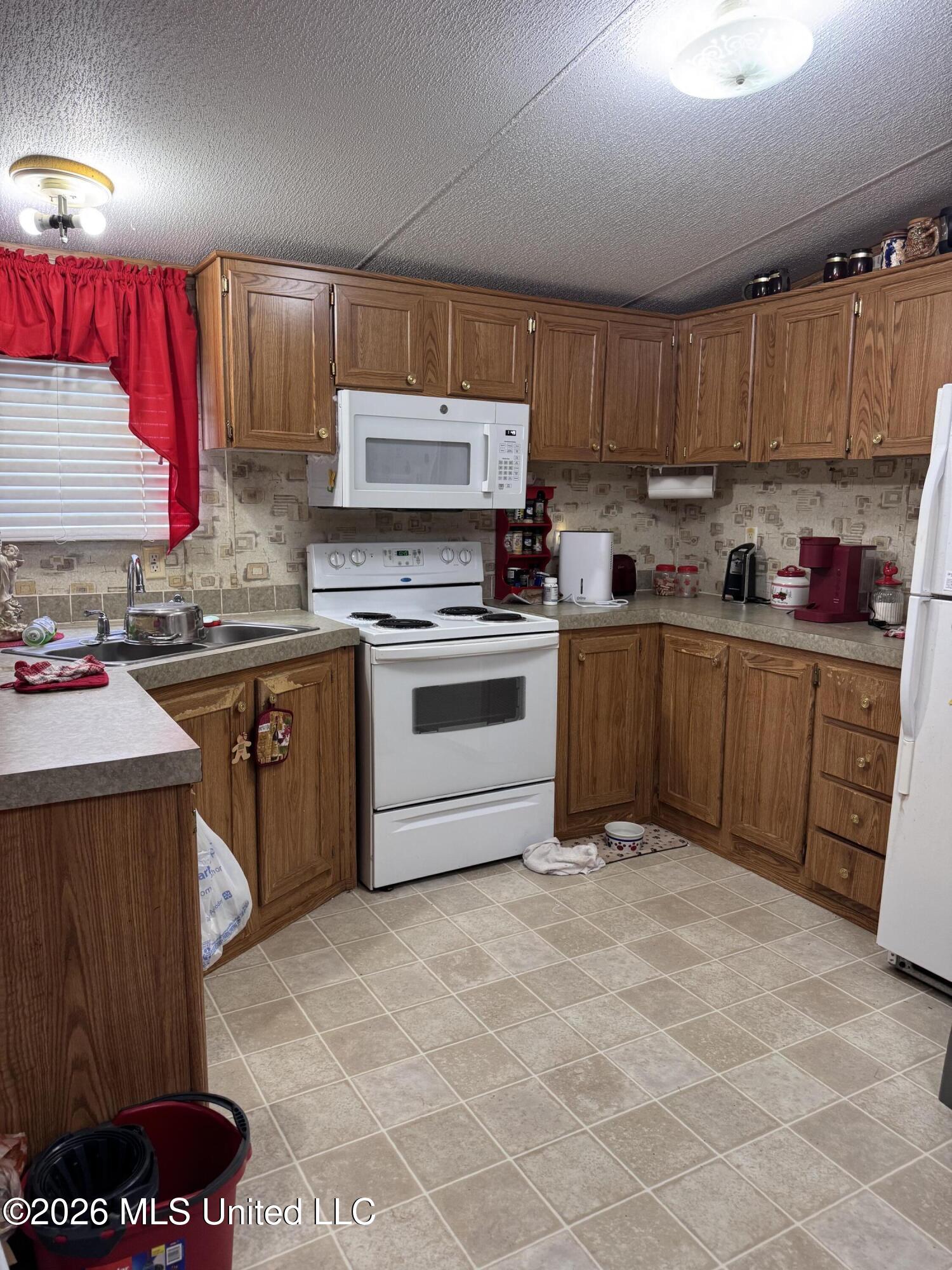 1990 Brasher Road Biloxi, MS 39532 - Photo 5 of 18 IMG_1894