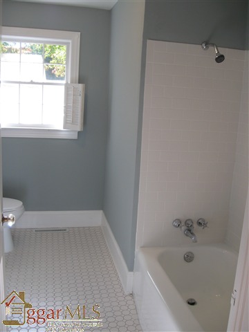 142 Lullwater Road Greenville, SC 29607 - Photo 9 of 18 Gallery Image 9