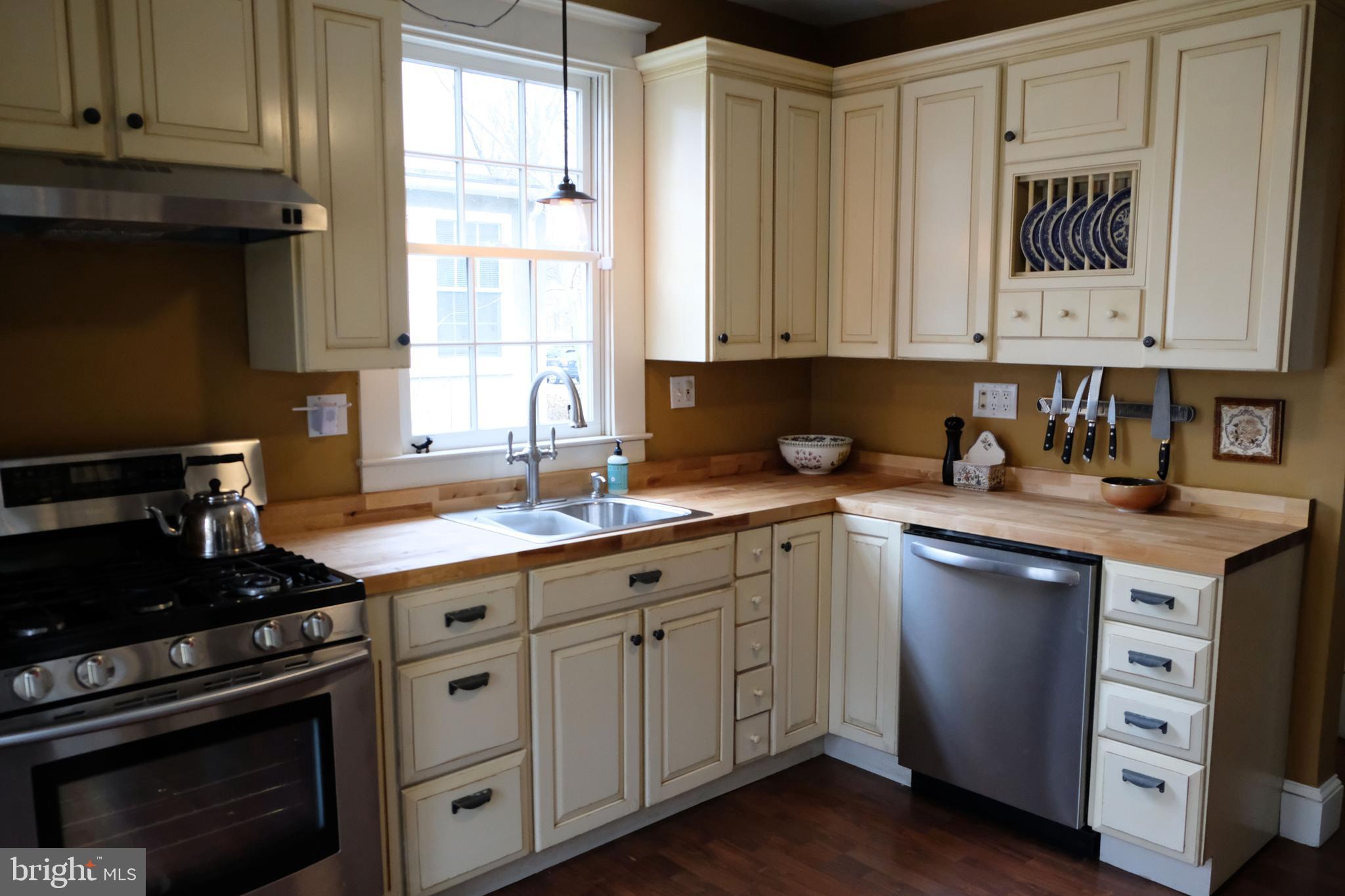 3504 Newland Road Baltimore, MD 21218 - Photo 12 of 34 kitchen - new butcher block counters
