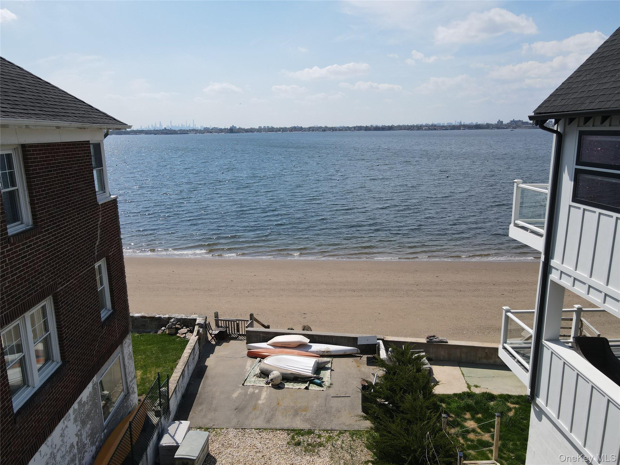 83 Rochelle Bronx, NY 10465 - Photo 4 of 7