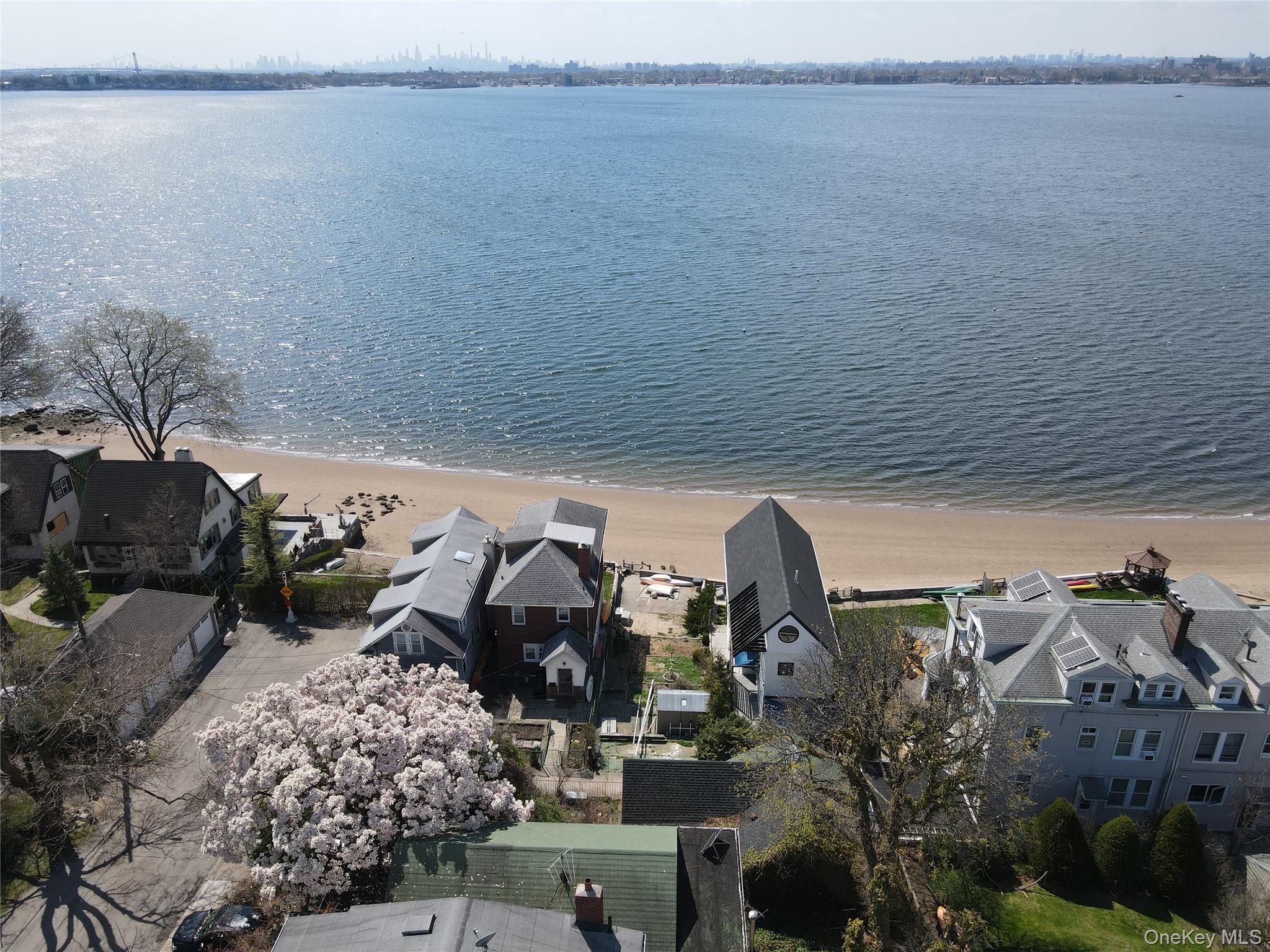 83 Rochelle Bronx, NY 10465 - Photo 5 of 7