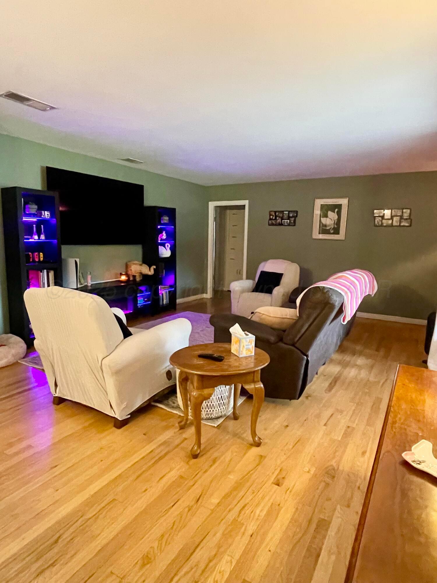 2406 Juniper Drive Amarillo, TX 79109 - Photo 7 of 28 a living room with furniture and a flat screen tv