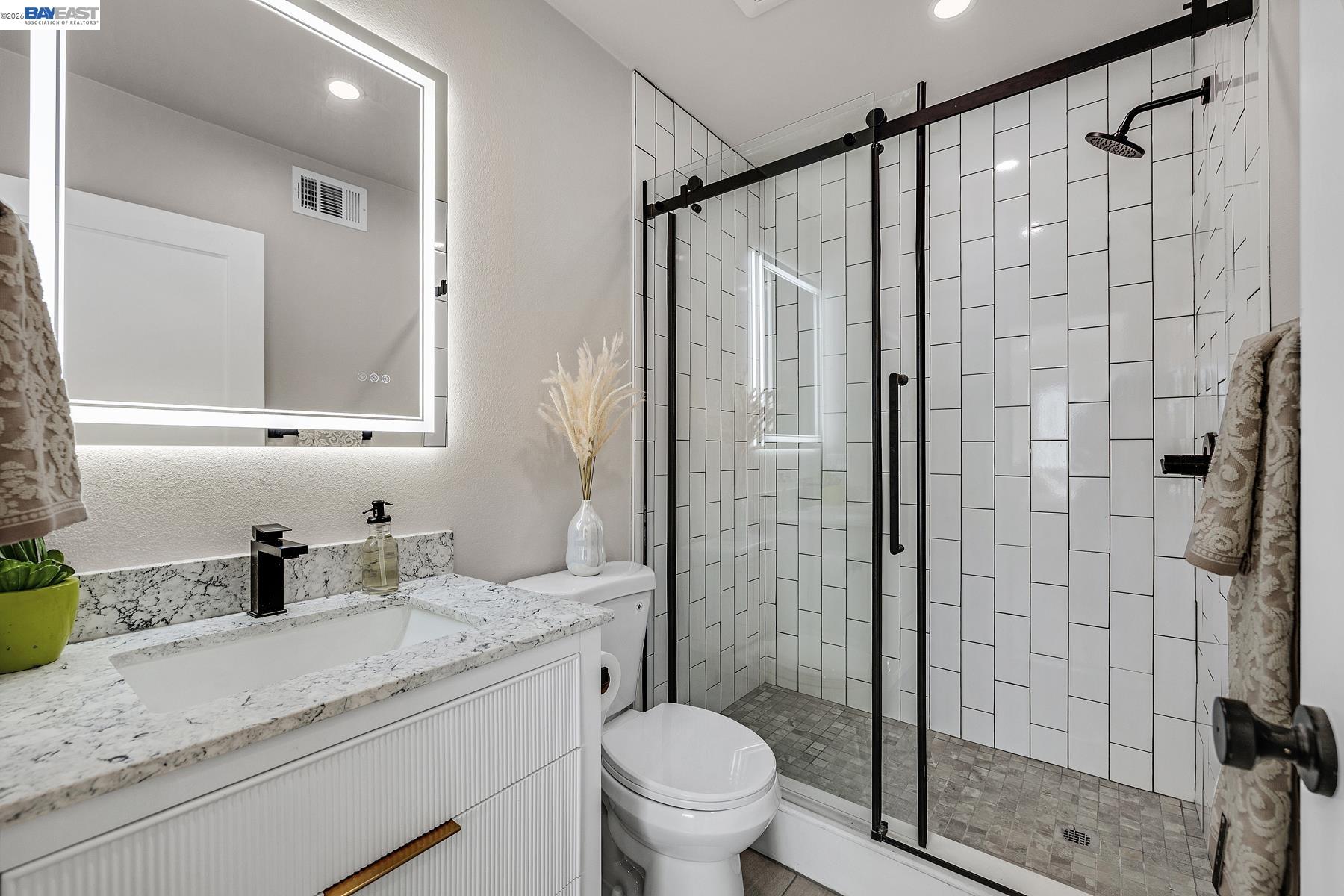 1515 Center Street Oakland, CA 94607 - Photo 23 of 30 Bedroom 4 with bathroom