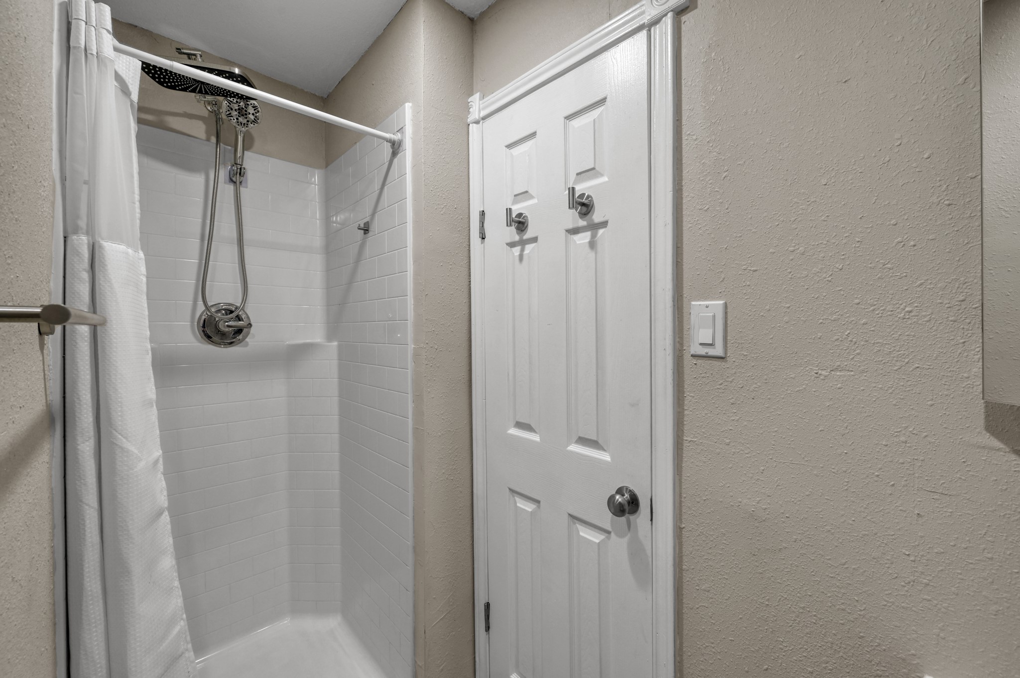 13544 Northshore Loop Conroe, TX 77304 - Photo 25 of 34 Second bathroom with stand up shower