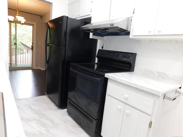 $2,050 | 173 Kennedy Drive, Unit 173, Bridgeport, CT 06606