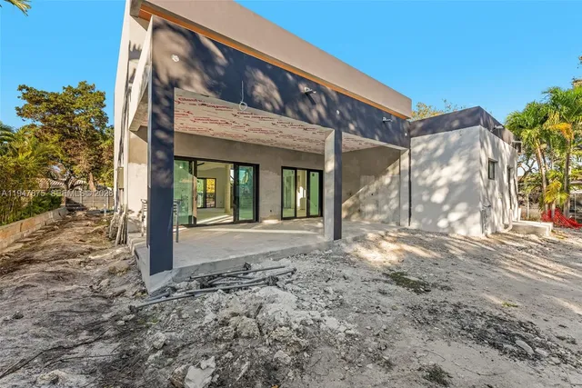 a view of a small yard with plants