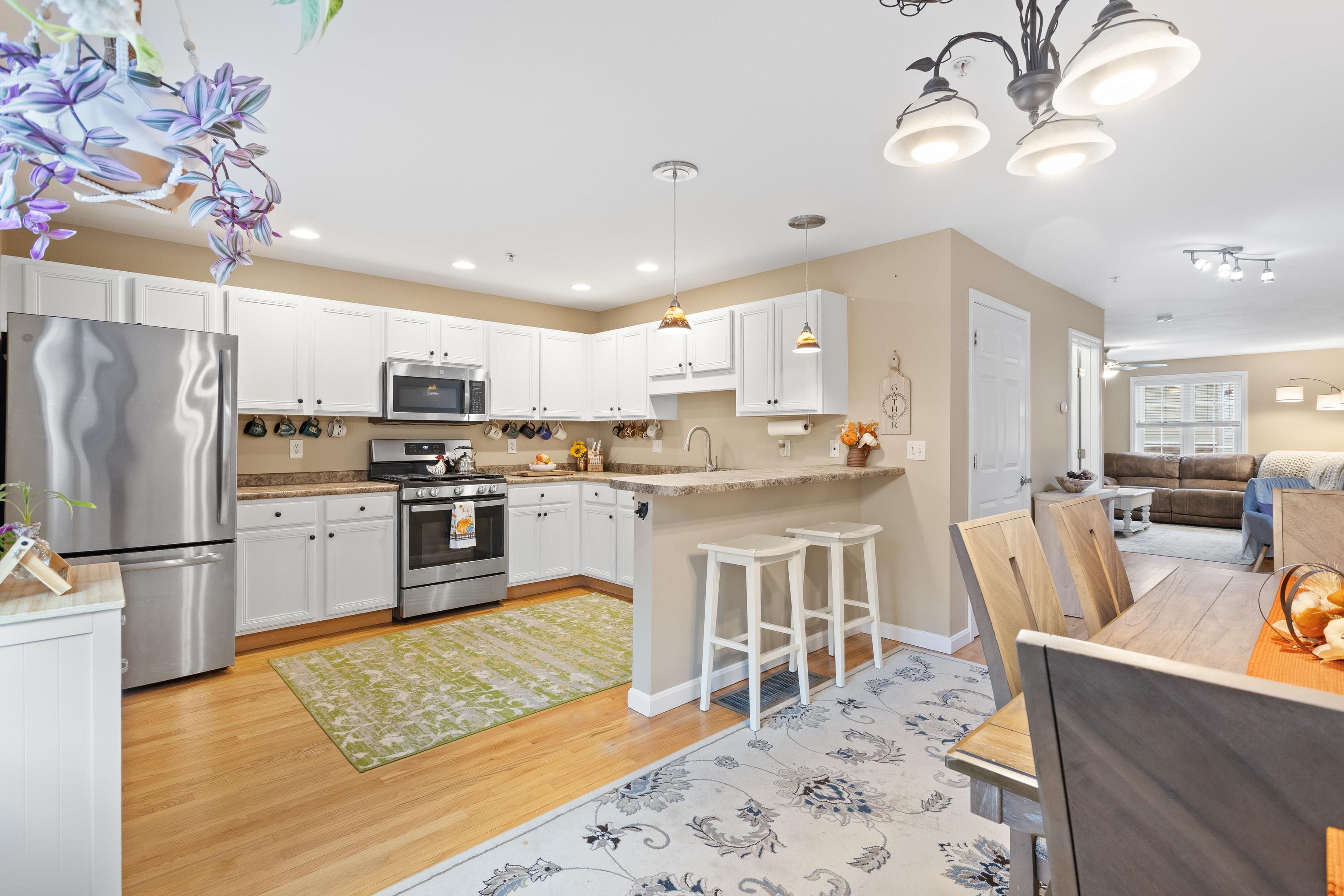 721 Mammoth Road, Unit 9 Manchester, NH 03104 - Photo 20 of 46