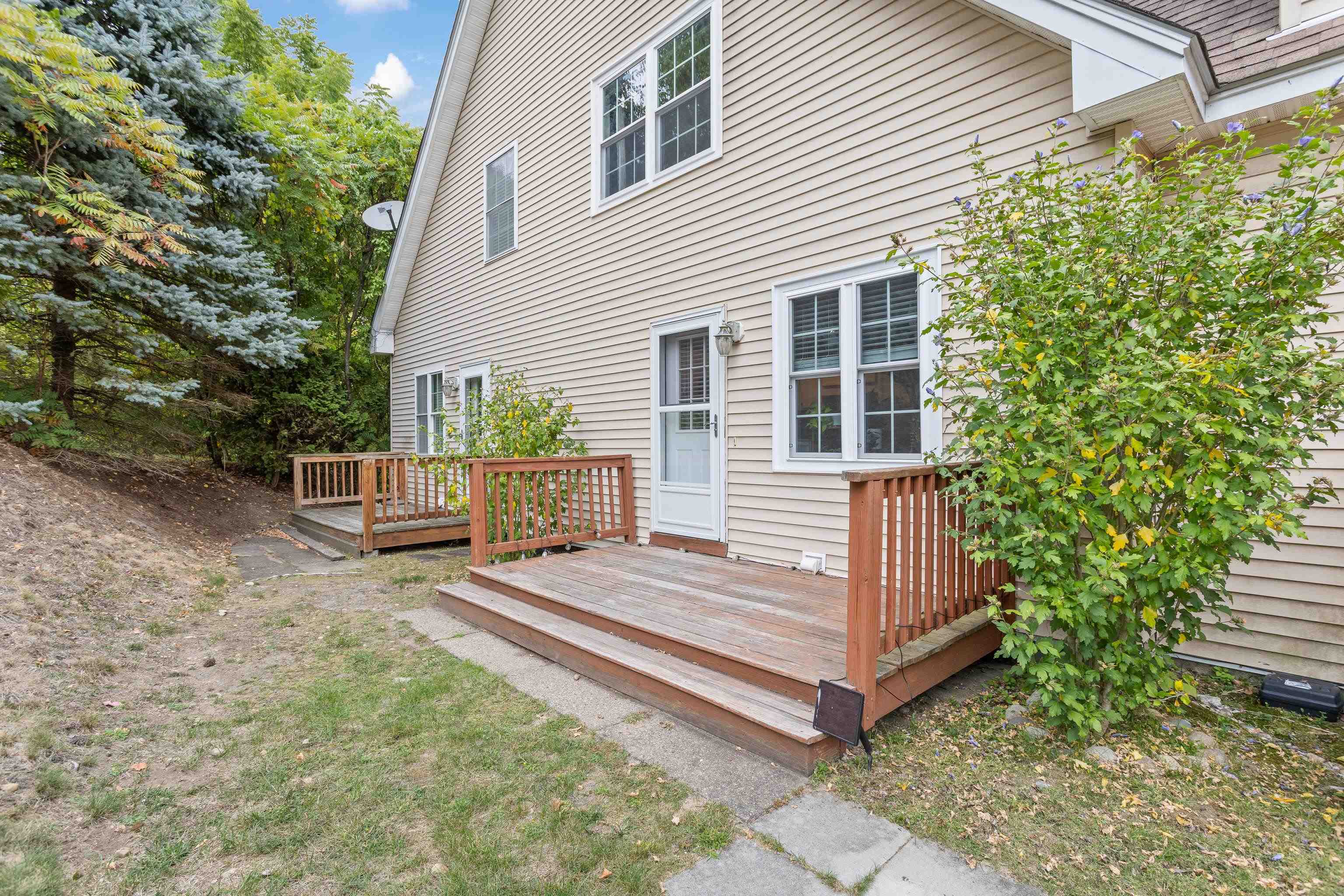 721 Mammoth Road, Unit 9 Manchester, NH 03104 - Photo 3 of 46