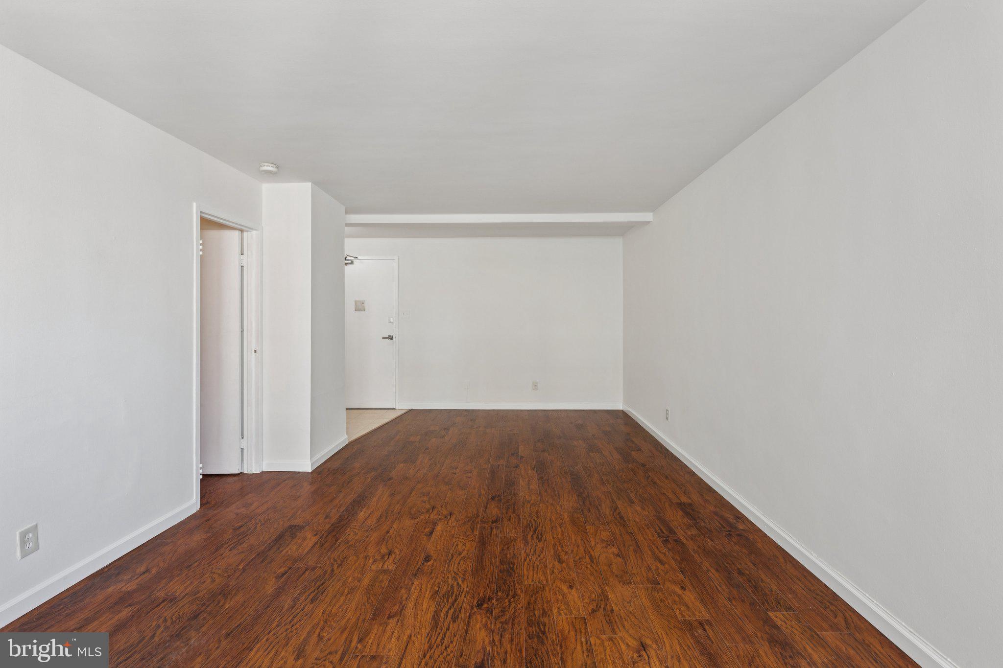 1810-1818 Rittenhouse Square, Unit 1605 Philadelphia, PA 19103 - Photo 7 of 21 Studio Plank Floor
