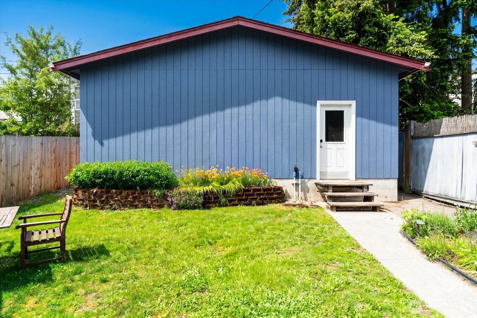 2129 42nd Avenue Southwest Seattle, WA 98116 - Photo 27 of 40