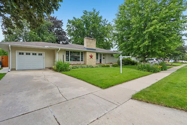 $440,000 | 204 6th Street, Waunakee, WI 53597