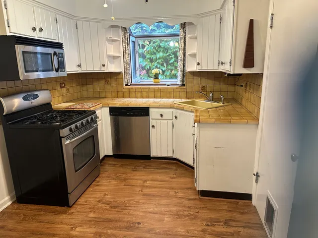 $1,500 | 6204 North Troy Street, Unit 1, Chicago, IL 60659