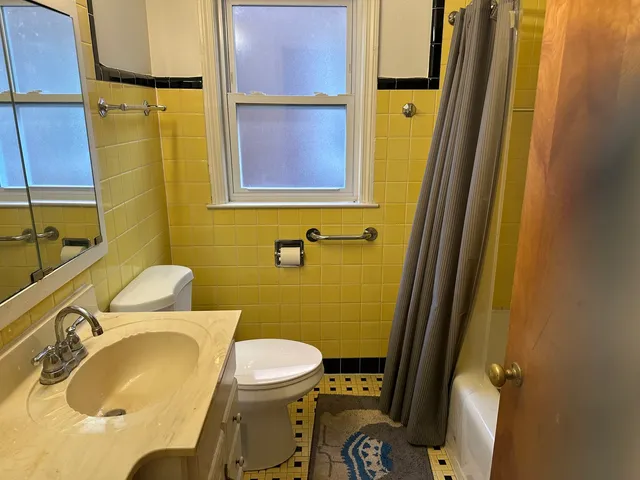 $1,500 | 6204 North Troy Street, Unit 1, Chicago, IL 60659