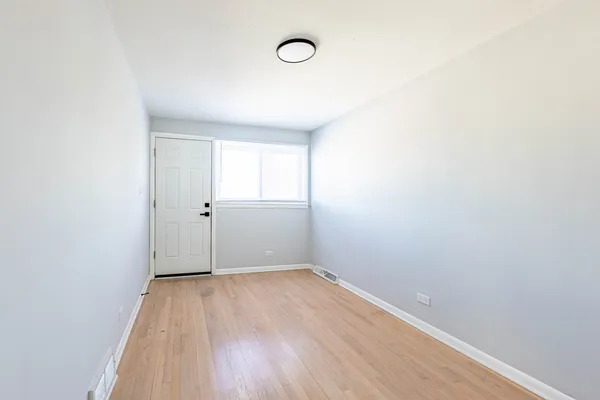 $2,000 | 4914 West 32nd Place, Unit 2, Cicero, IL 60804