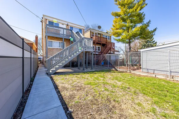 $2,000 | 4914 West 32nd Place, Unit 2, Cicero, IL 60804