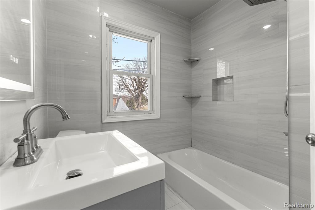 7830 Miller Road Dearborn, MI 48126 - Photo 22 of 43 Gallery Image 22