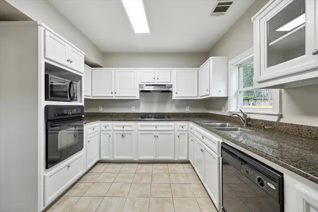 $3,000 | 409 Pecore Street, Houston, TX 77009