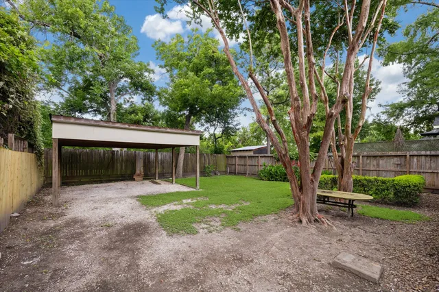 $3,000 | 409 Pecore Street, Houston, TX 77009