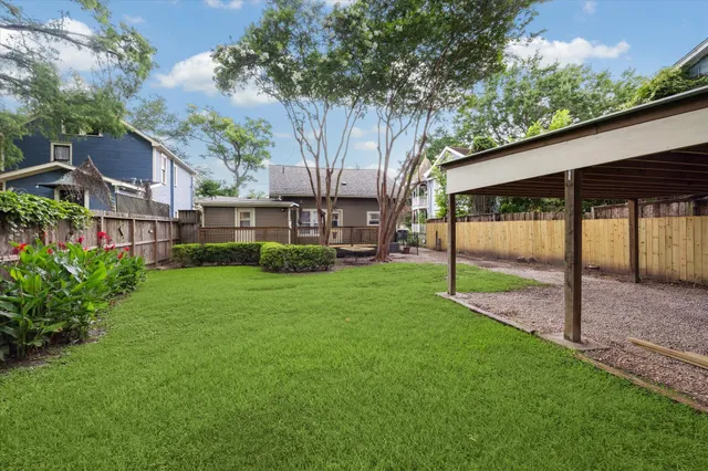 $3,000 | 409 Pecore Street, Houston, TX 77009