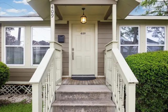 $3,000 | 409 Pecore Street, Houston, TX 77009