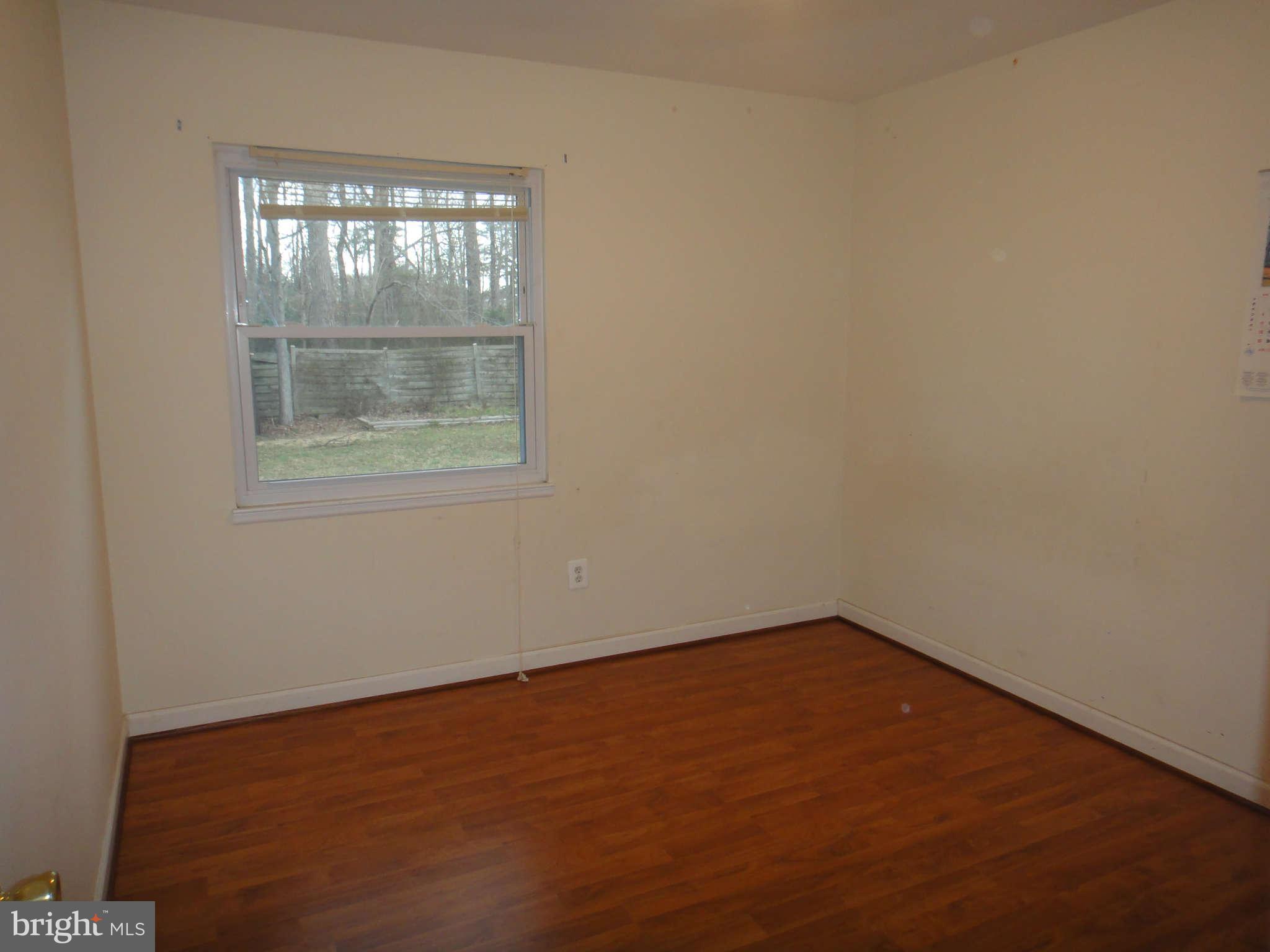 6221 Frontier Drive Springfield, VA 22150 - Photo 13 of 18 an empty room with a window
