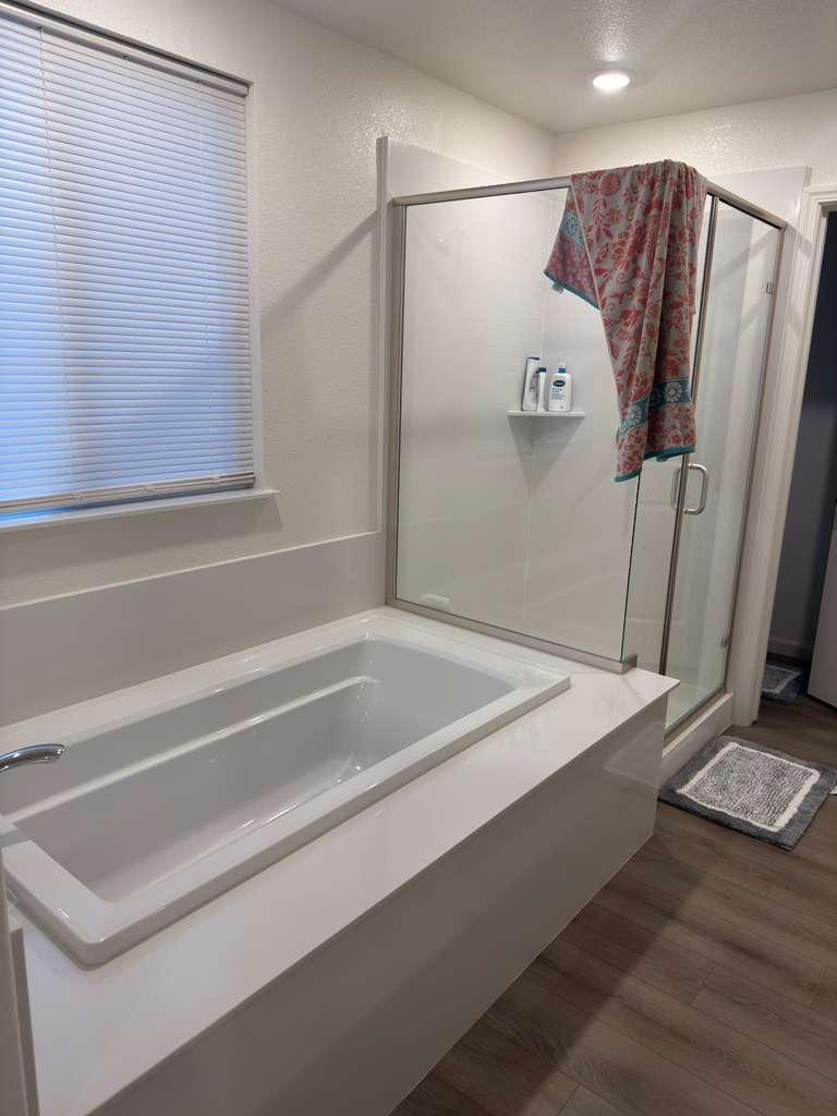 1808 Apiary Way Hughson, CA 95326 - Photo 6 of 20 a bathroom with a bathtub and a shower