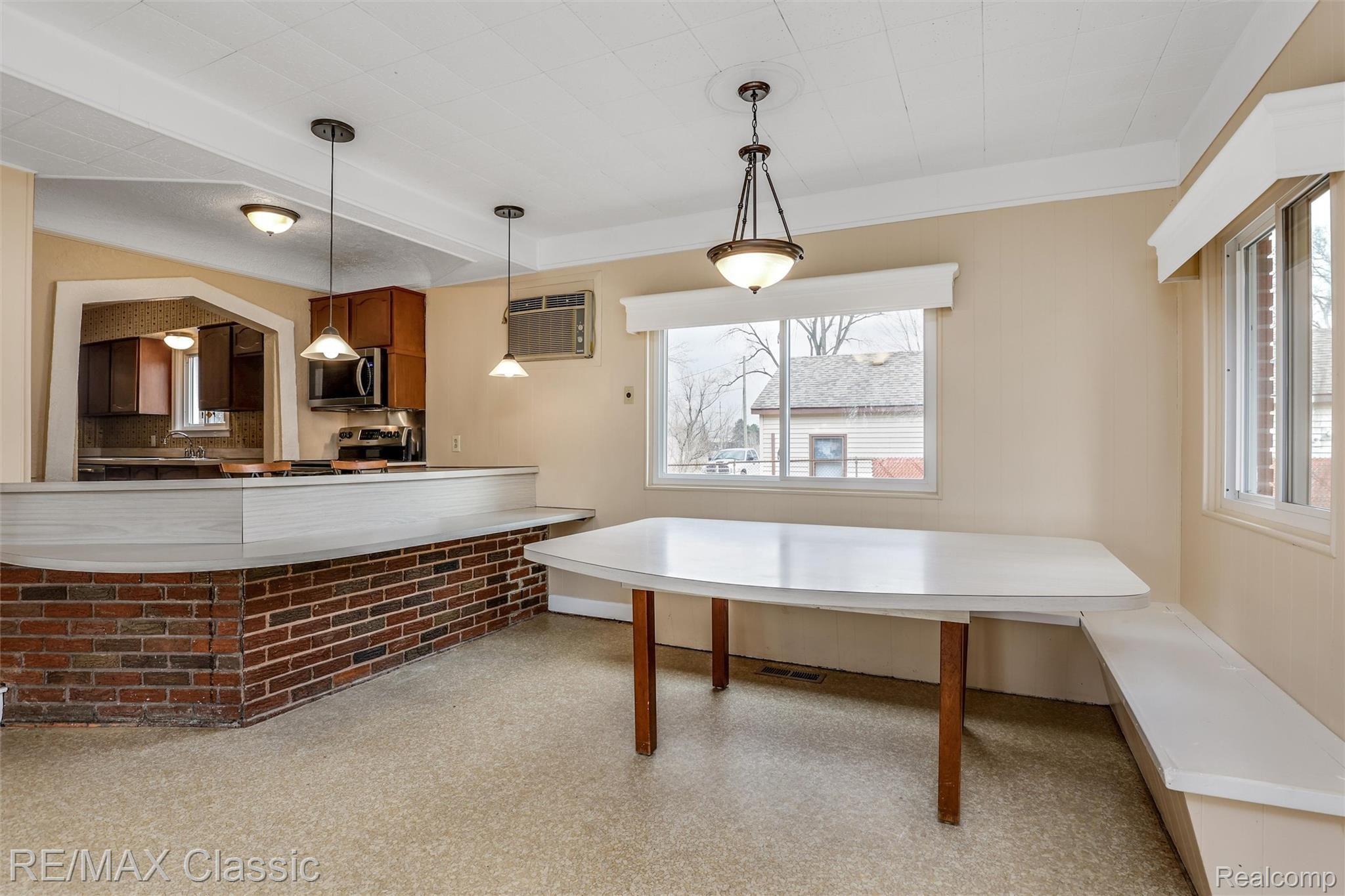 24711 Pennsylvania Road Romulus, MI 48174 - Photo 18 of 63 Family Room