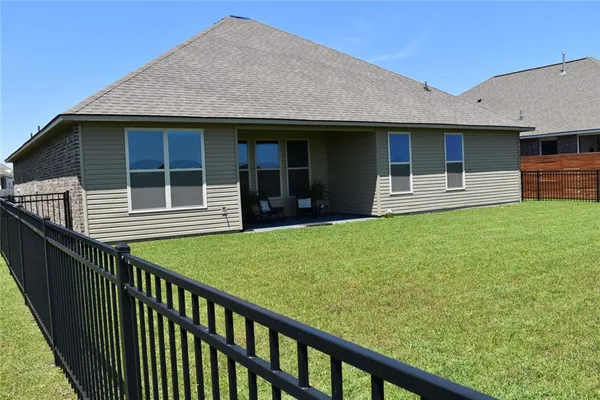 $2,300 | 329 East Lake Drive, Slidell, LA 70461