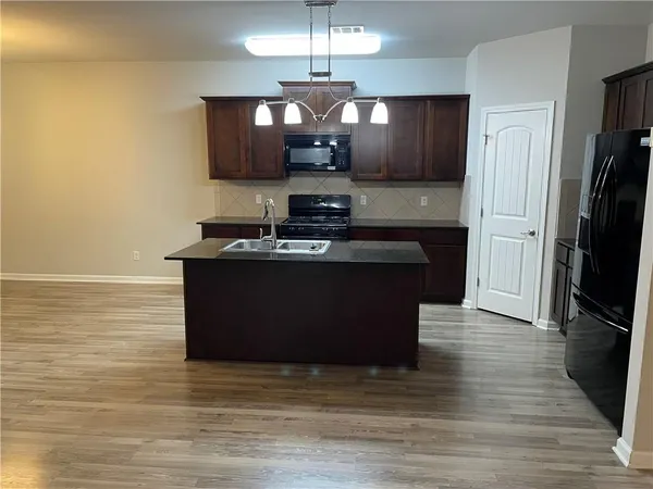 $2,300 | 329 East Lake Drive, Slidell, LA 70461