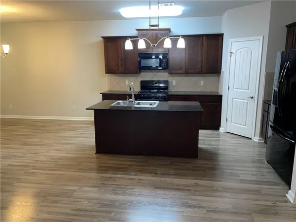 $2,300 | 329 East Lake Drive, Slidell, LA 70461