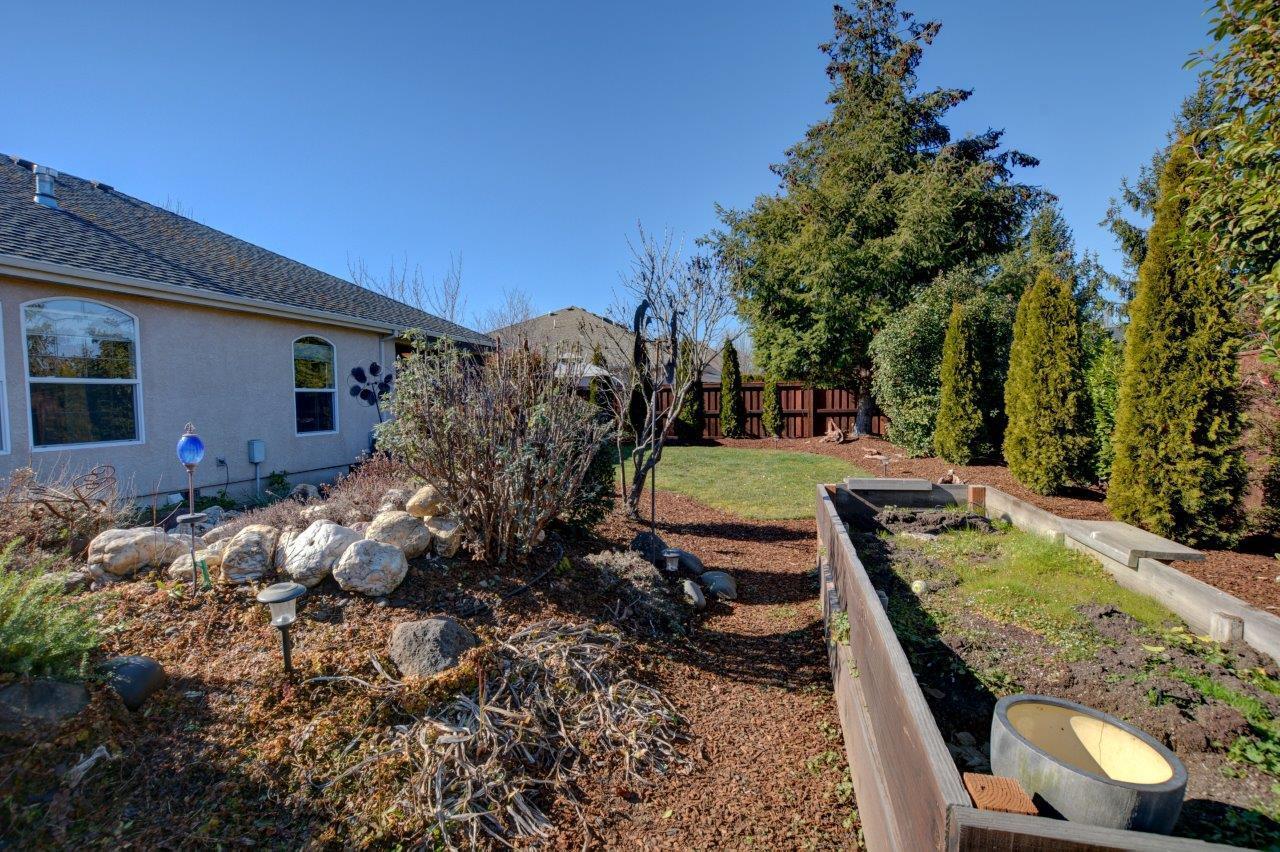 1087 Coral Ridge Eagle Point, OR 97524 - Photo 42 of 51 37