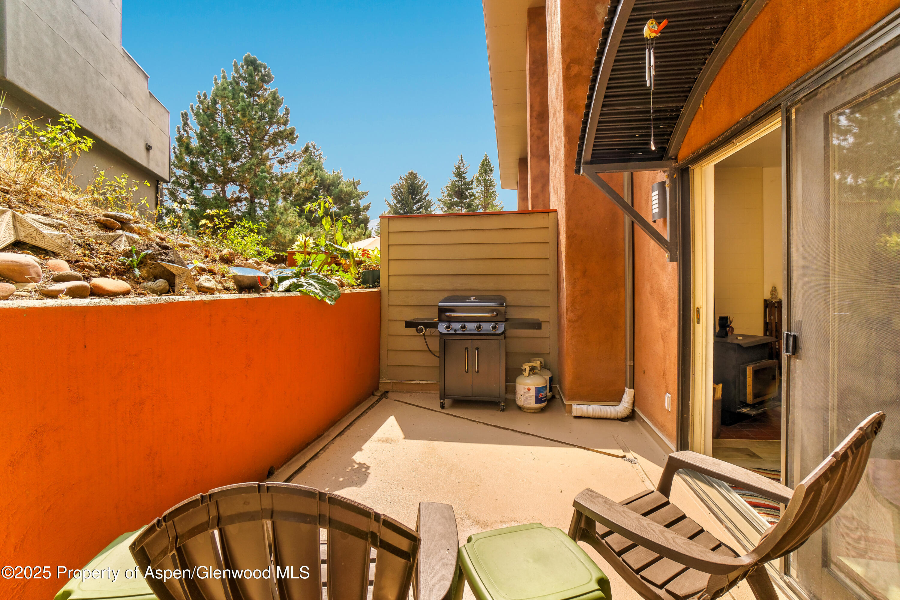 100 Midland Avenue, Unit 108 Basalt, CO 81621 - Photo 6 of 10 a backyard of a house with table and chairs