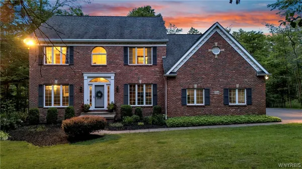 $799,900 | 914 Underhill Road, East Aurora, NY 14052