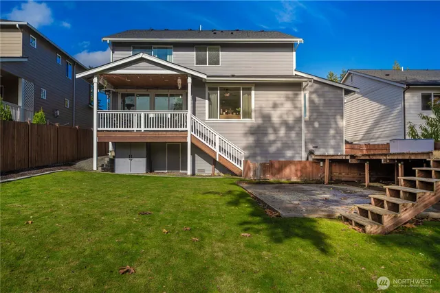 a view of house with a yard