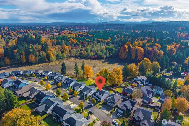 a picture of a bench in front of building