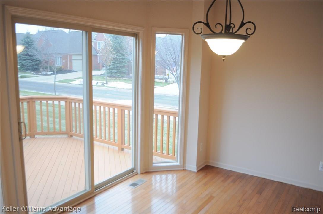 41472 Thoreau Ridge Novi, MI 48377 - Photo 8 of 28 Nook.JPG