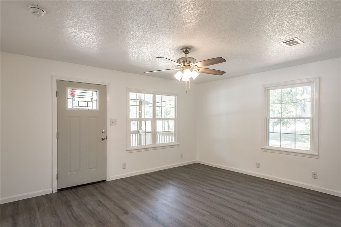 907 Bay Street Waycross, GA 31501 - Photo 5 of 20