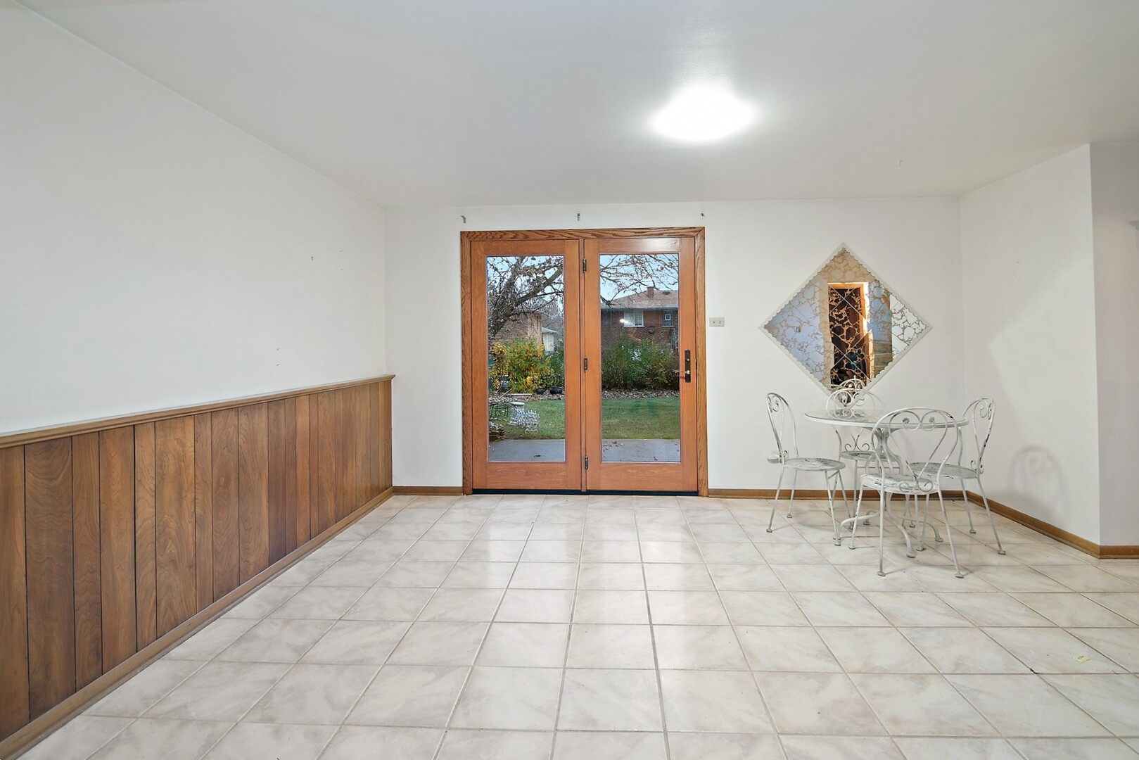 6508 Cedar Road Oak Forest, IL 60452 - Photo 20 of 27 a view of an empty room and window