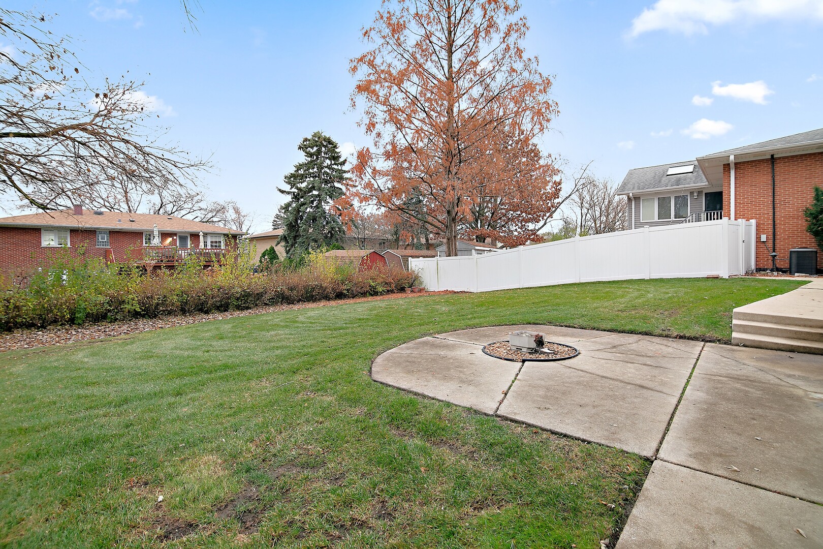 6508 Cedar Road Oak Forest, IL 60452 - Photo 24 of 27 a view of a backyard of the house